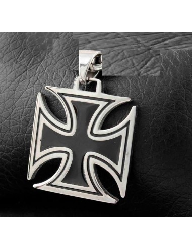 Pendentif "Black Iron Cross" croix de malte  modèle Defrose