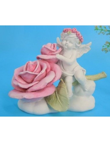 Figurine ange respirant une rose