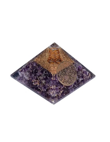 Pyramide en Orgonite avec une fleur de vie