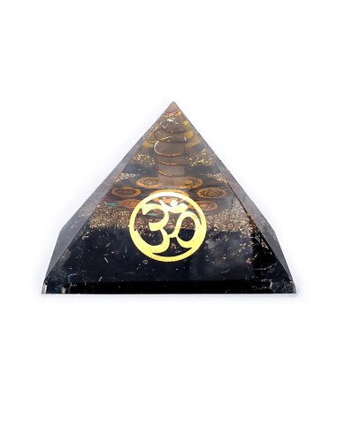 Pyramide en Orgonite tourmaline avec un Aum