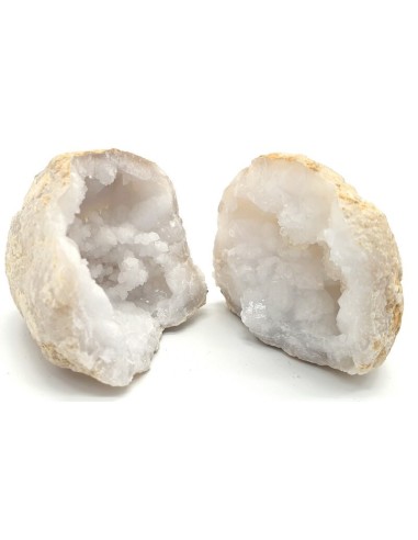 Géode cristal de roche ouverte en deux 15 cm