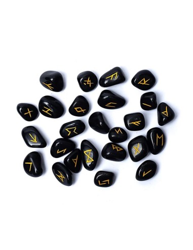 Runes agates noires dans un sac de velours
