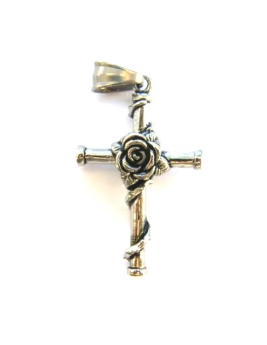 Collier pendentif croix et fleur en acier