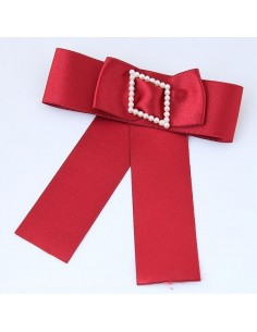 broche en tissu rouge modèle Akohi