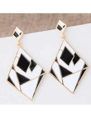 Boucles d'oreille noir et blanc à la mode